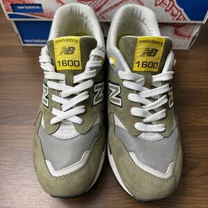 New Balance Size 9D Medium Classic Men Shoes CM1600R